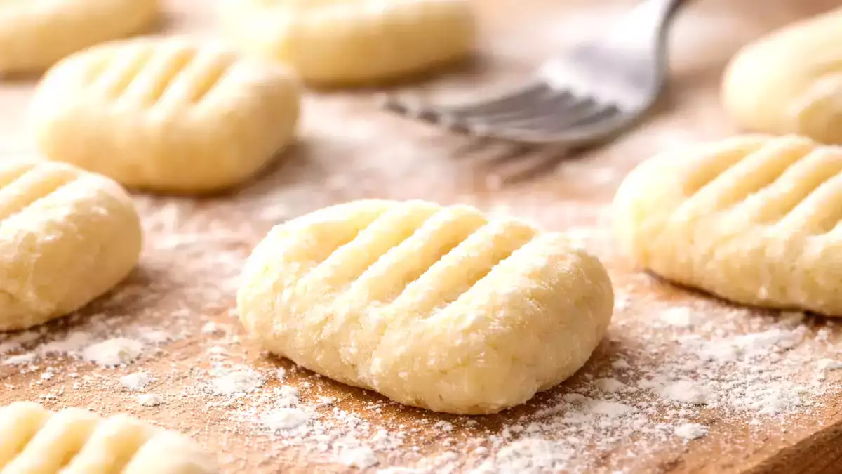 4) Märkning av gnocchi med bristningar