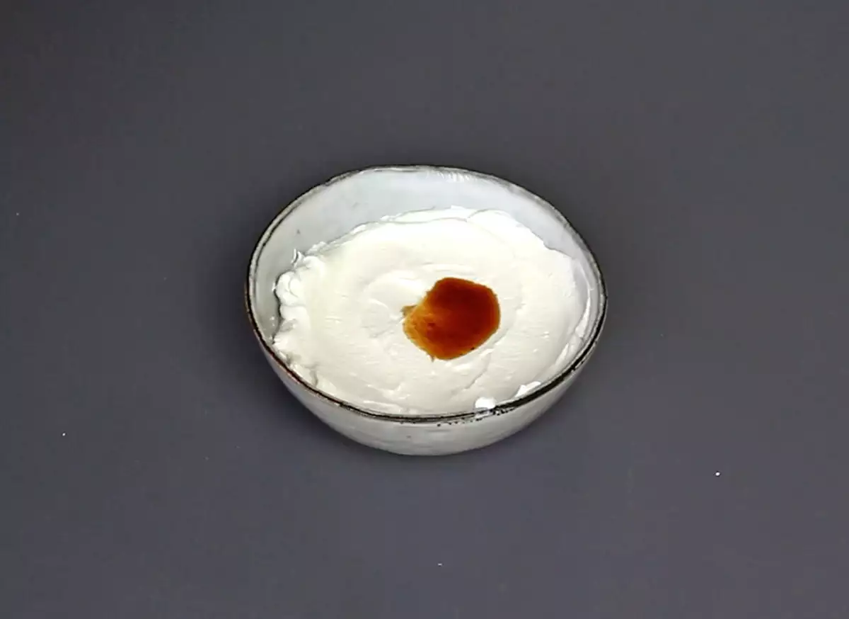 Steg 1: Blanda yoghurt och vanilj
