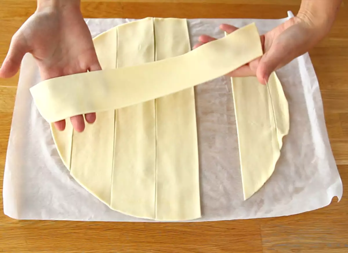 Steg 2: Smördegsremsor och syltlager