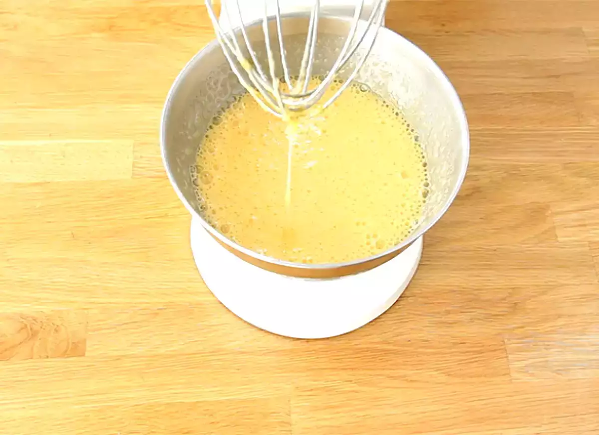 Steg 1: Vispa ägg och socker