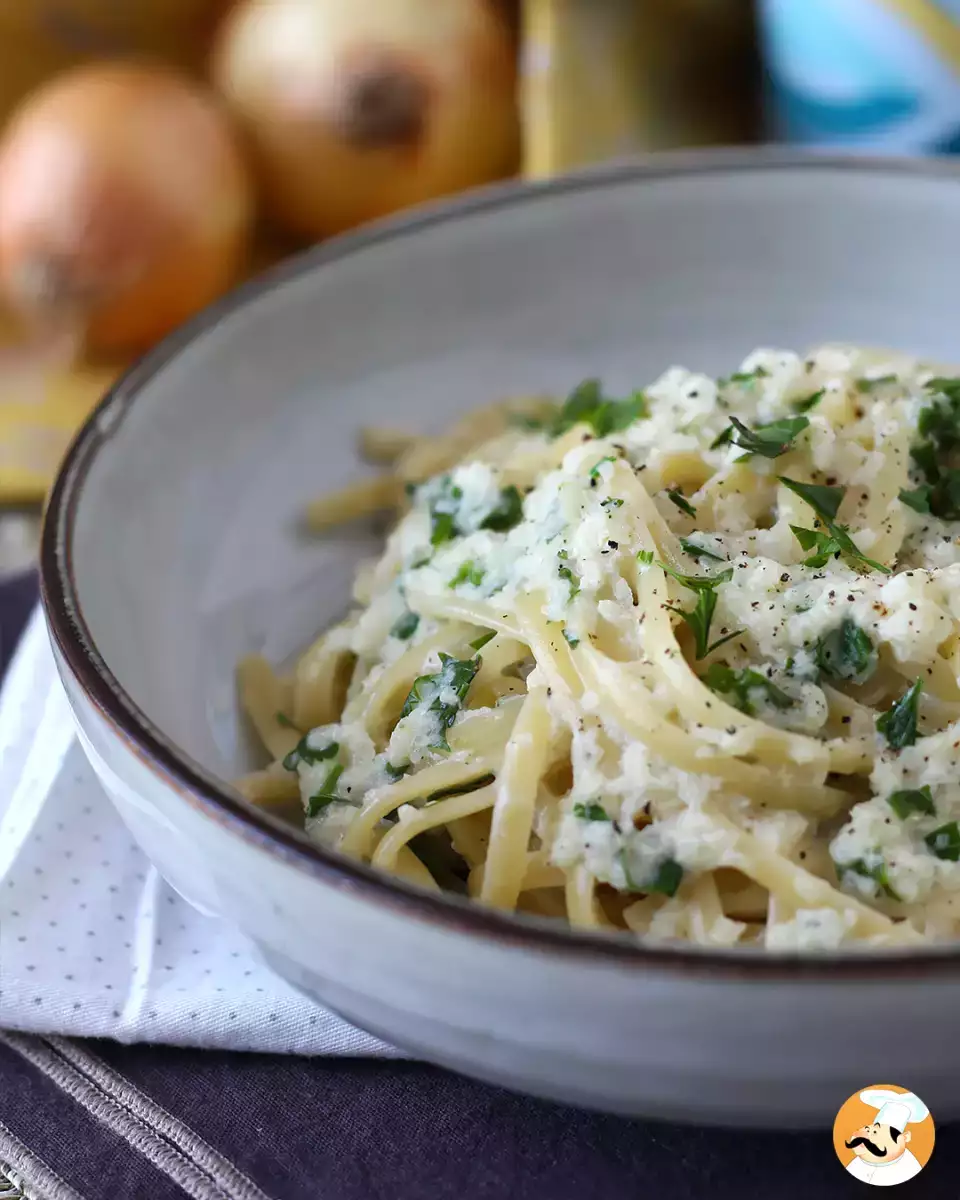 6. Krämig lökspaghetti