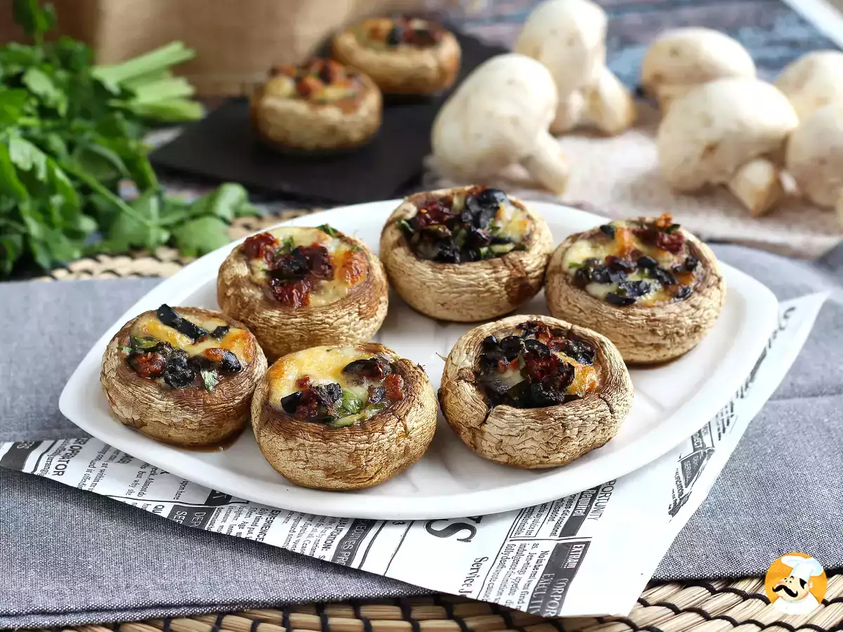7. Champinjoner med mozzarella, oliver och soltorkade tomater