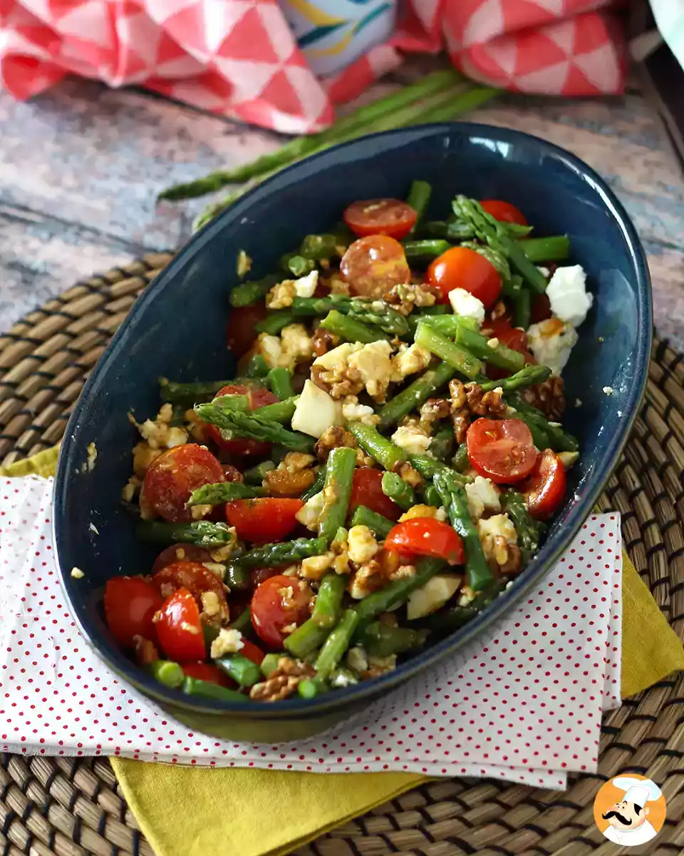 3. Sallad med sparris, fetaost och valnötter
