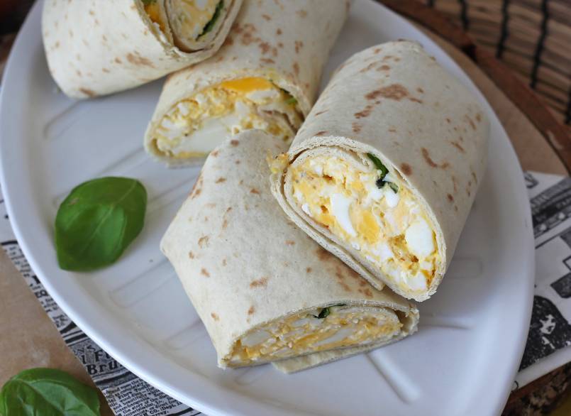 2. Wrap med mjukt ägg och fetaost