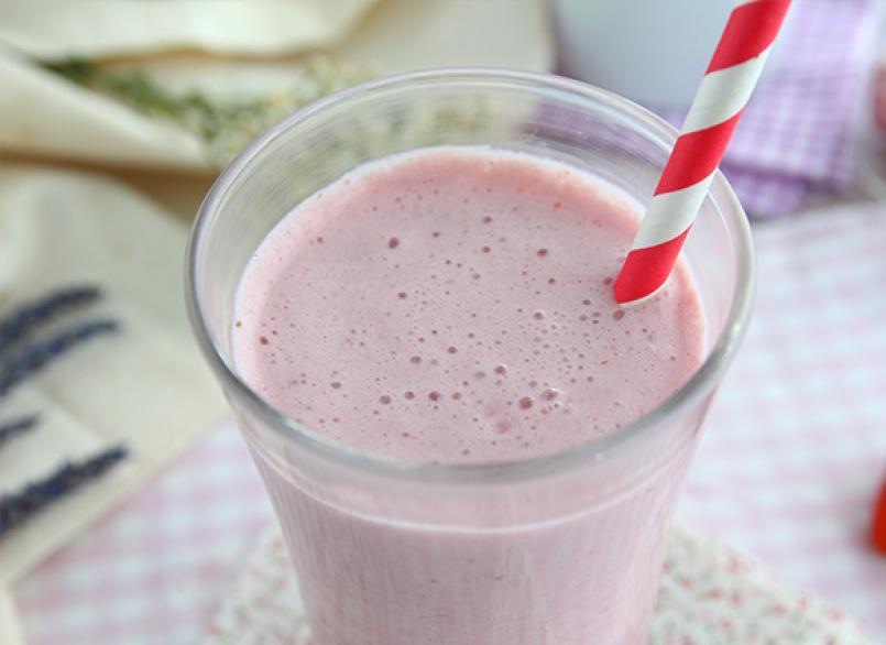 Jordgubbsshake med grädde