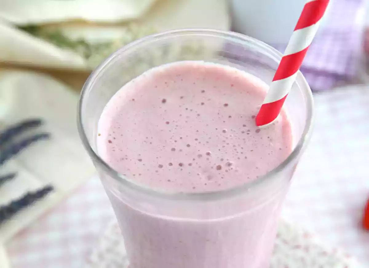 Jordgubbsshake med grädde