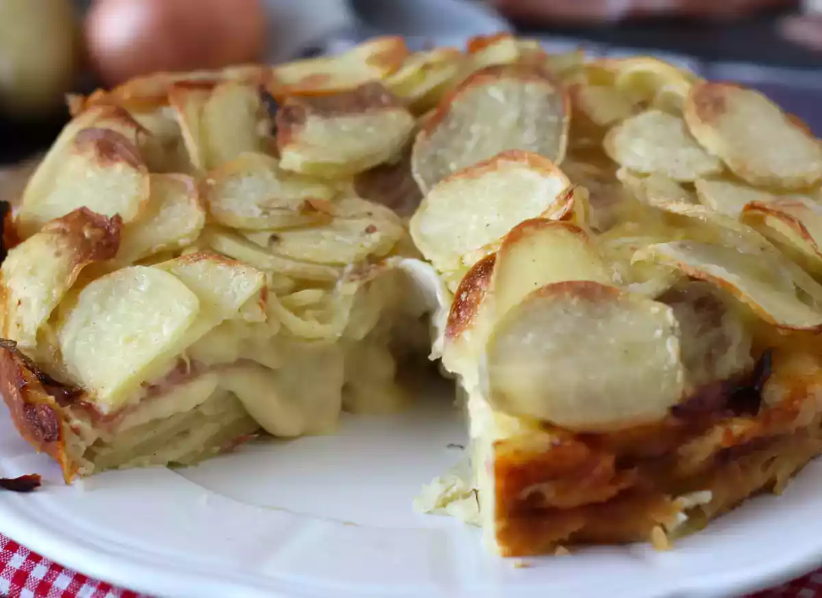 3. Potatispaj med prosciutto och scamorzaost: rustik smak som distraherar dig