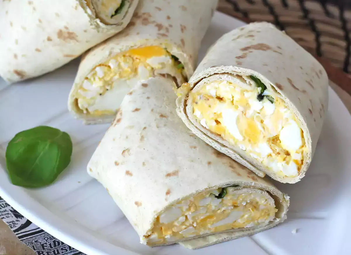 4. Proteinwrap med ägg och fetaost