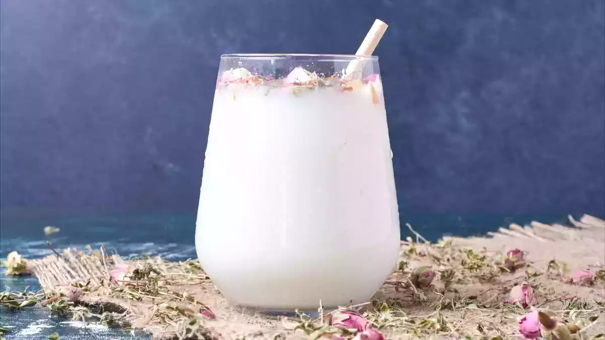 Varför pratar alla om Kefir? Upptäck ögonblickets dryck!