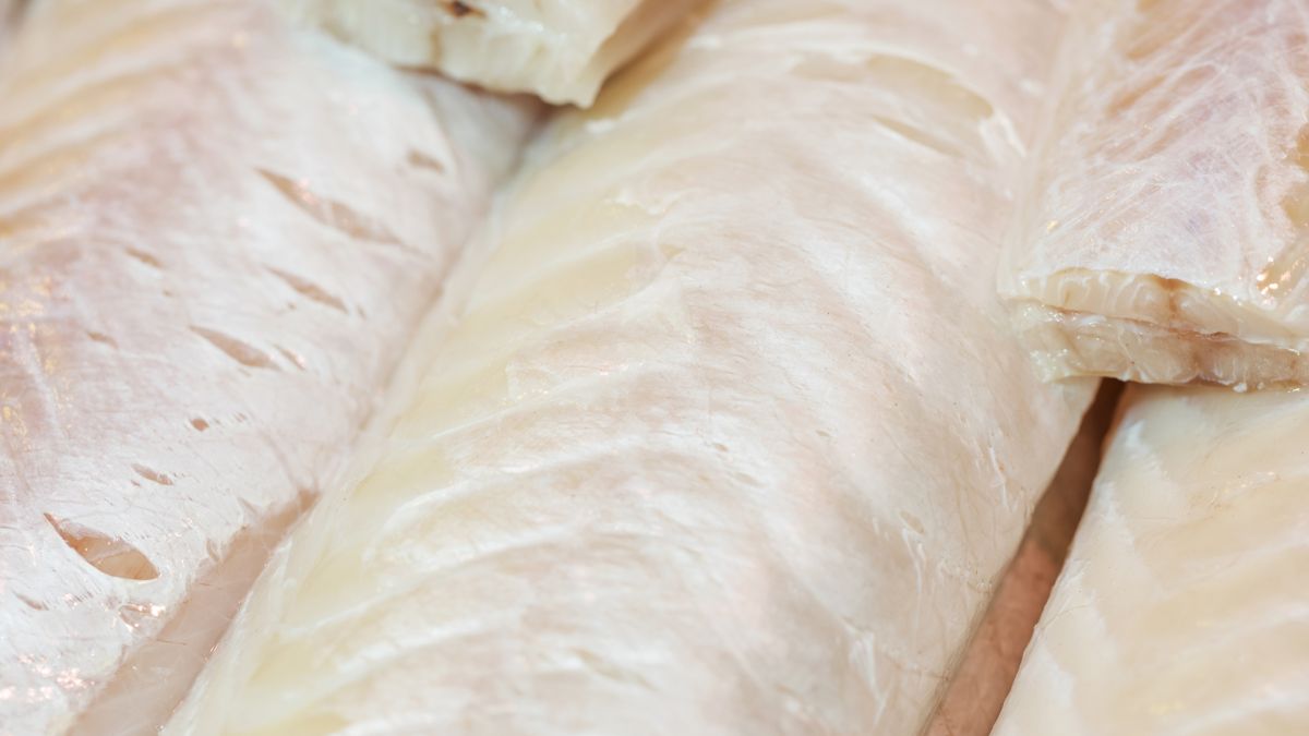 Hur man avsaltar torsk. Tålamod, kallt vatten och kunskap. Så här skulle en kock göra det