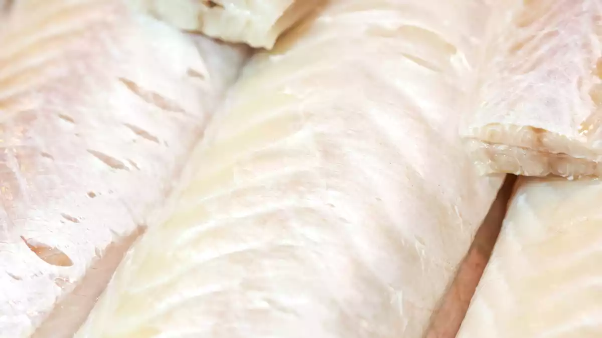 Hur man avsaltar torsk. Tålamod, kallt vatten och kunskap. Så här skulle en kock göra det