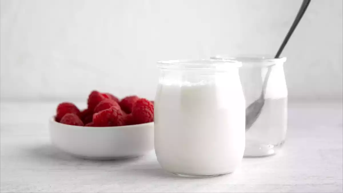Växtbaserad yoghurt vs mejeriyoghurt: vilket är egentligen bäst?