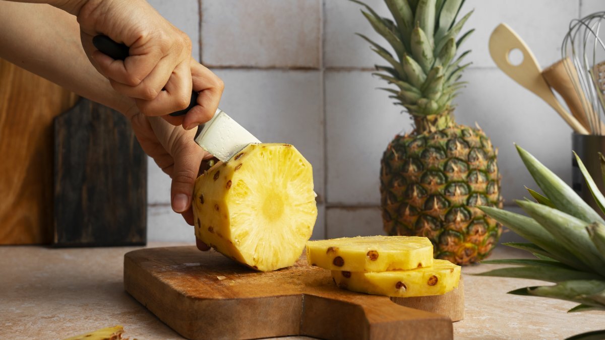 Kliar det på tungan när du äter ananas?