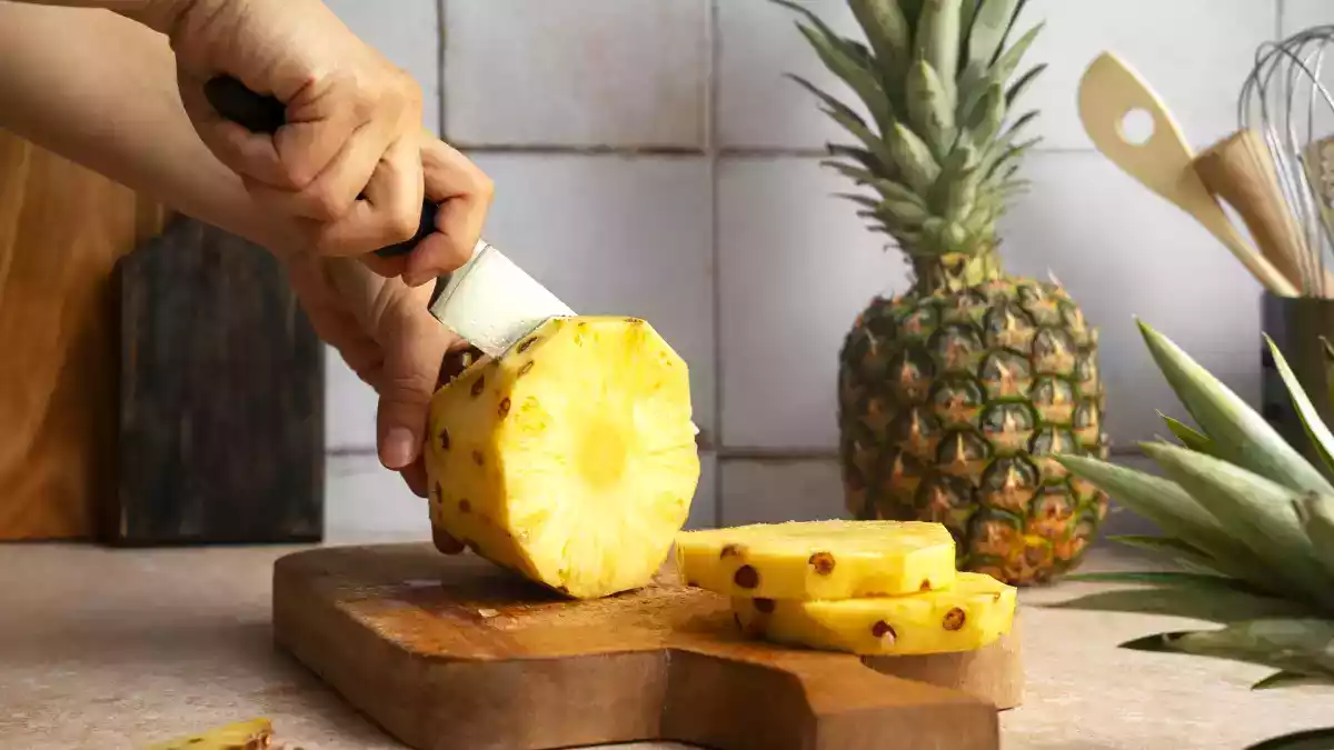 Kliar det på tungan när du äter ananas?