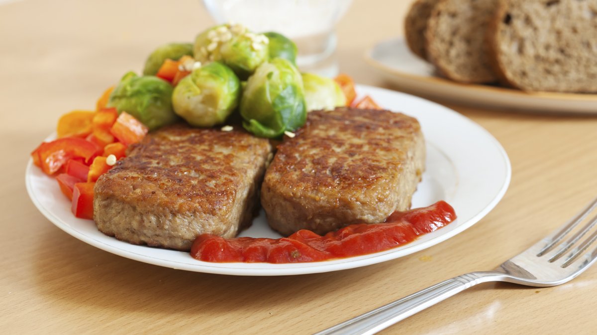 Från grunden: hur man lagar seitan för att göra det till en häftklammer i ditt kök