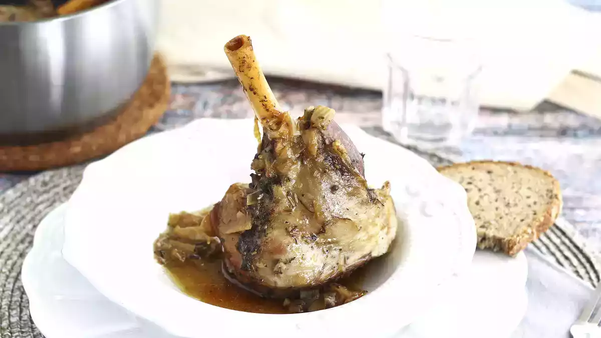 Hur man lagar lamm och inte misslyckas. Nycklar för att göra det välsmakande och saftigt första gången.