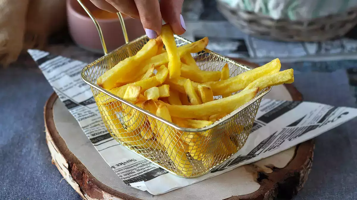 Den ultimata guiden till att tillaga fryst mat i en fritös utan att göra fel