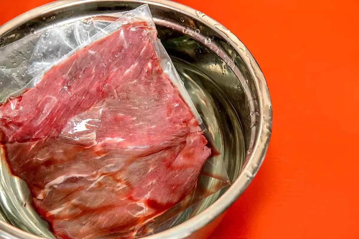 Tina kött snabbt och säkert? Här är tricket du behöver veta