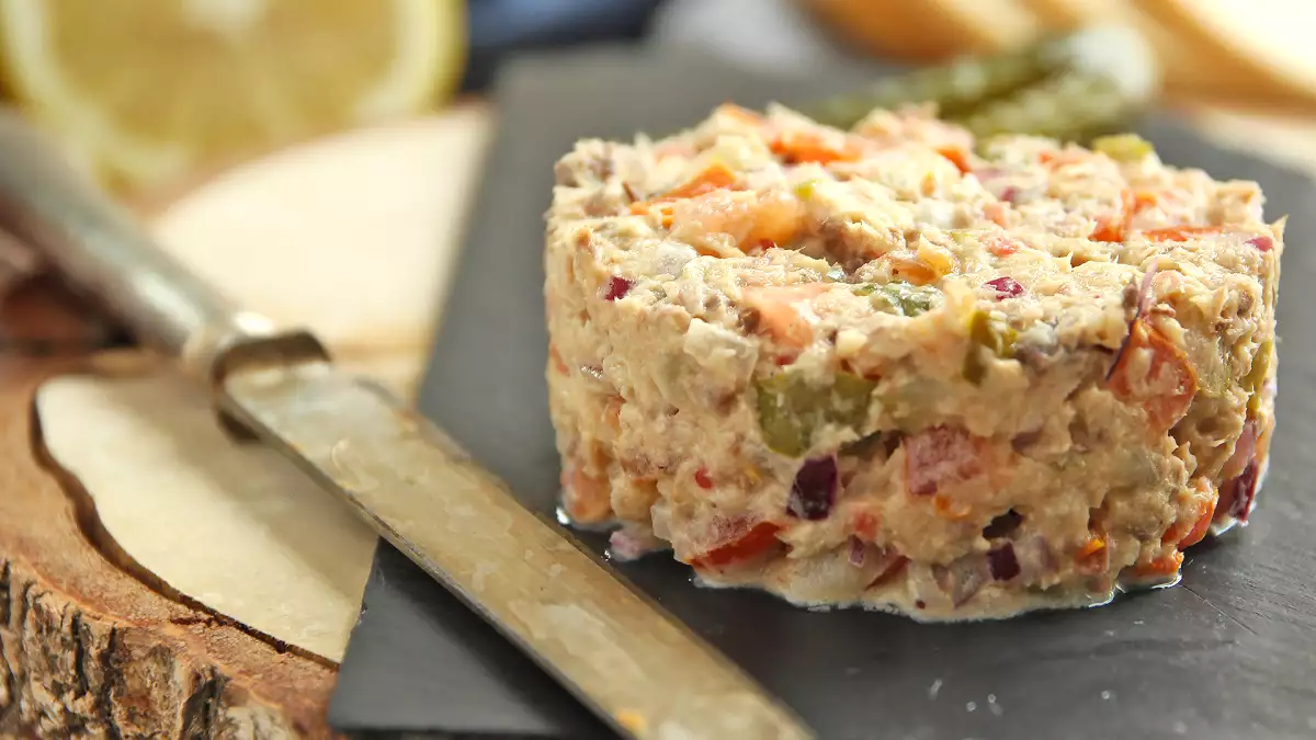Förvandla en burk sardiner till en restaurangvärdig paté (enkelt, billigt och klart på 5 minuter)