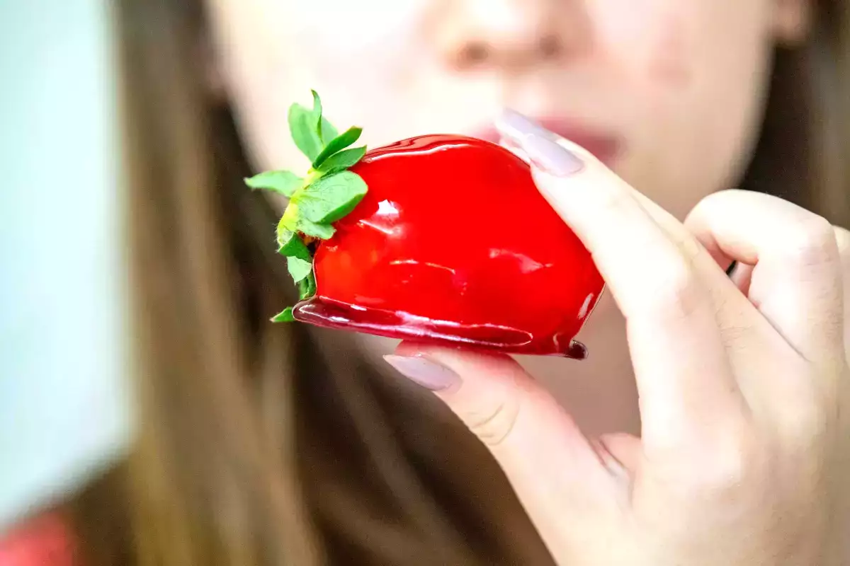Strawberry Love: hemligheten med att göra skalet krispigt och glänsande hemma