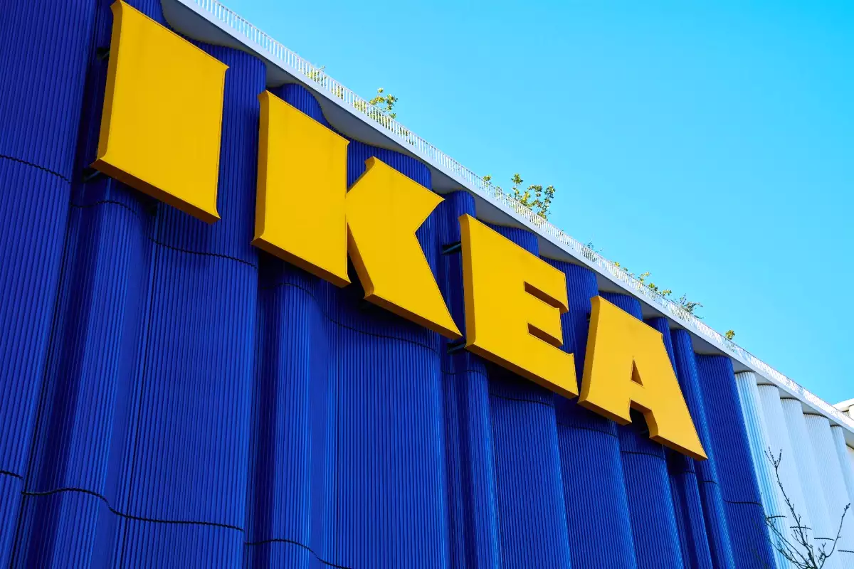 Denna specialtallrik för köttbullar från IKEA, designad av Gustaf Westman, är redan kult