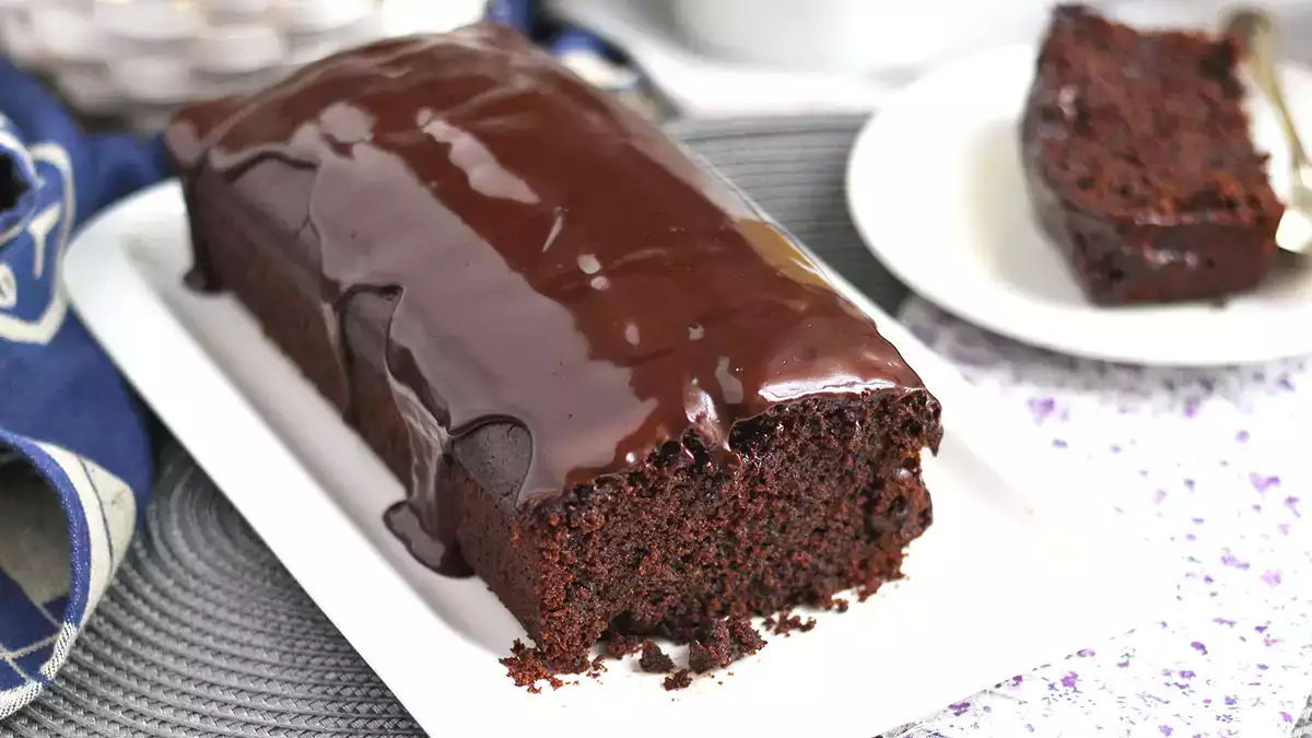 Du kommer aldrig att gissa den hemliga ingrediensen i den här saftiga och fluffiga chokladkakan.