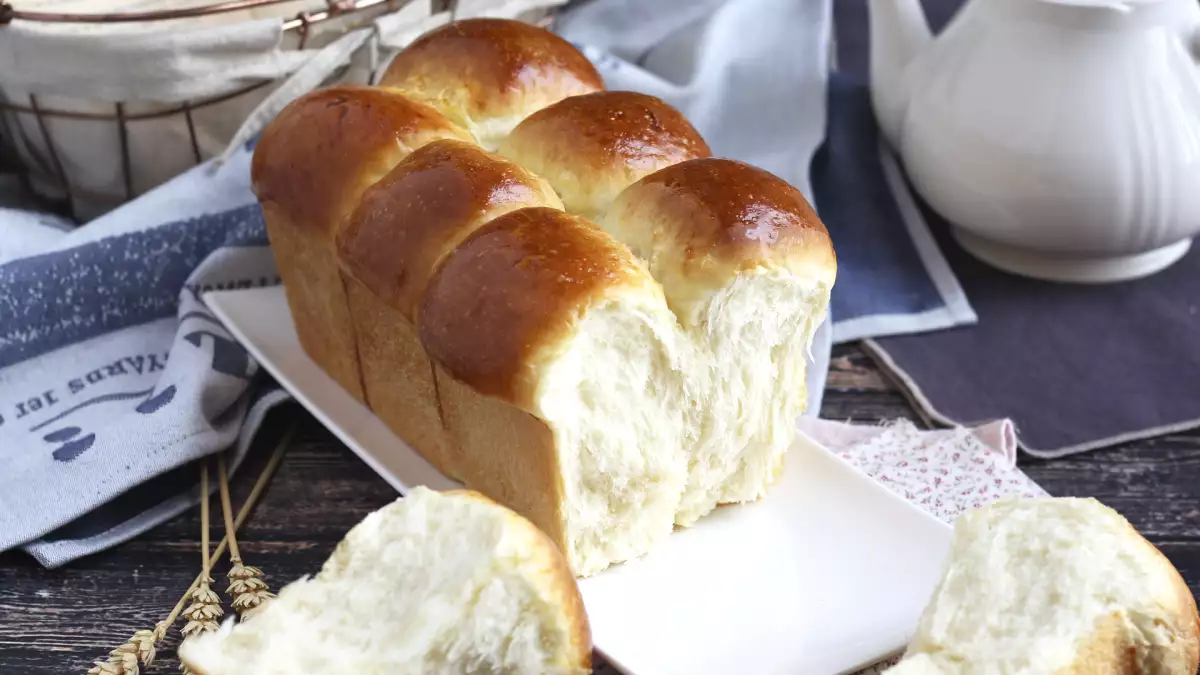 Hur man gör den fluffigaste franska briochen: steg-för-steg-recept för ett perfekt resultat