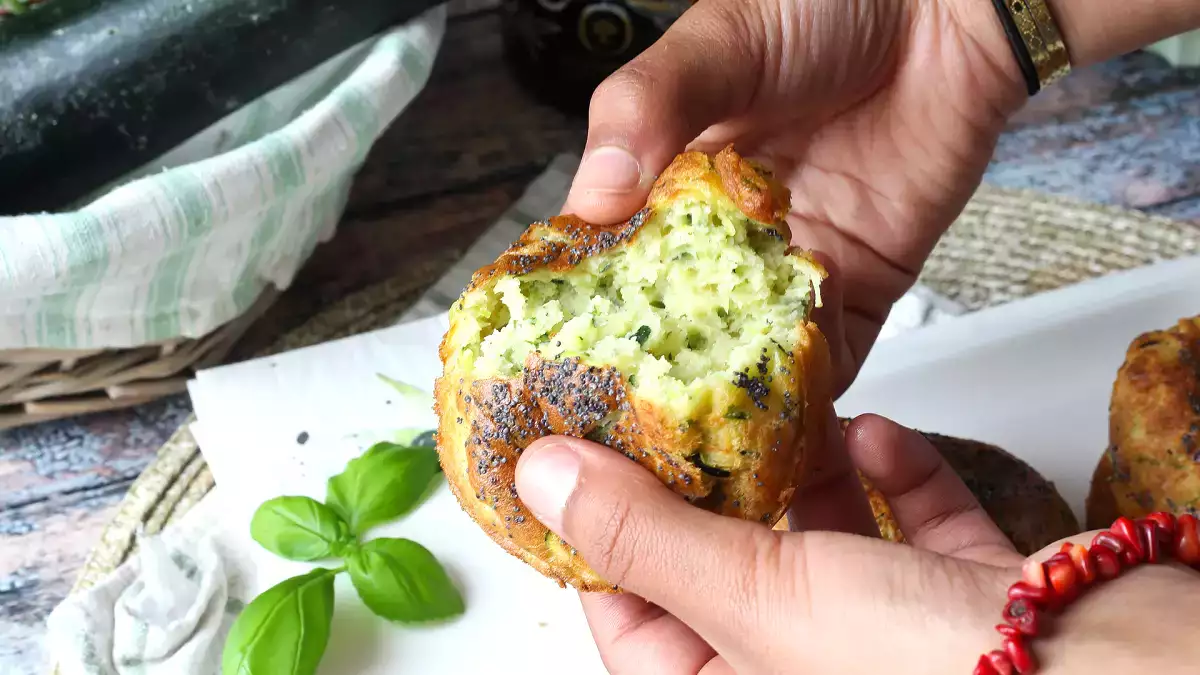 Oemotståndliga salta muffins: 8 idéer som är klara på några minuter för att imponera på alla vid bordet