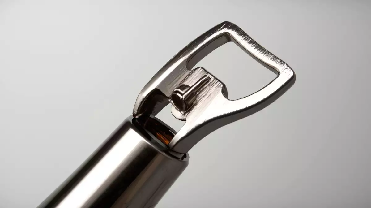 Har du slut på korkskruvar? Oroa dig inte: dessa nödtekniker kommer att rädda dina aperitifer