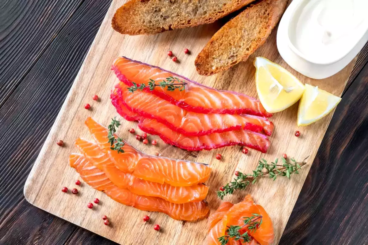 Så serverar du laxgravlaxen för att lyfta festmåltiden