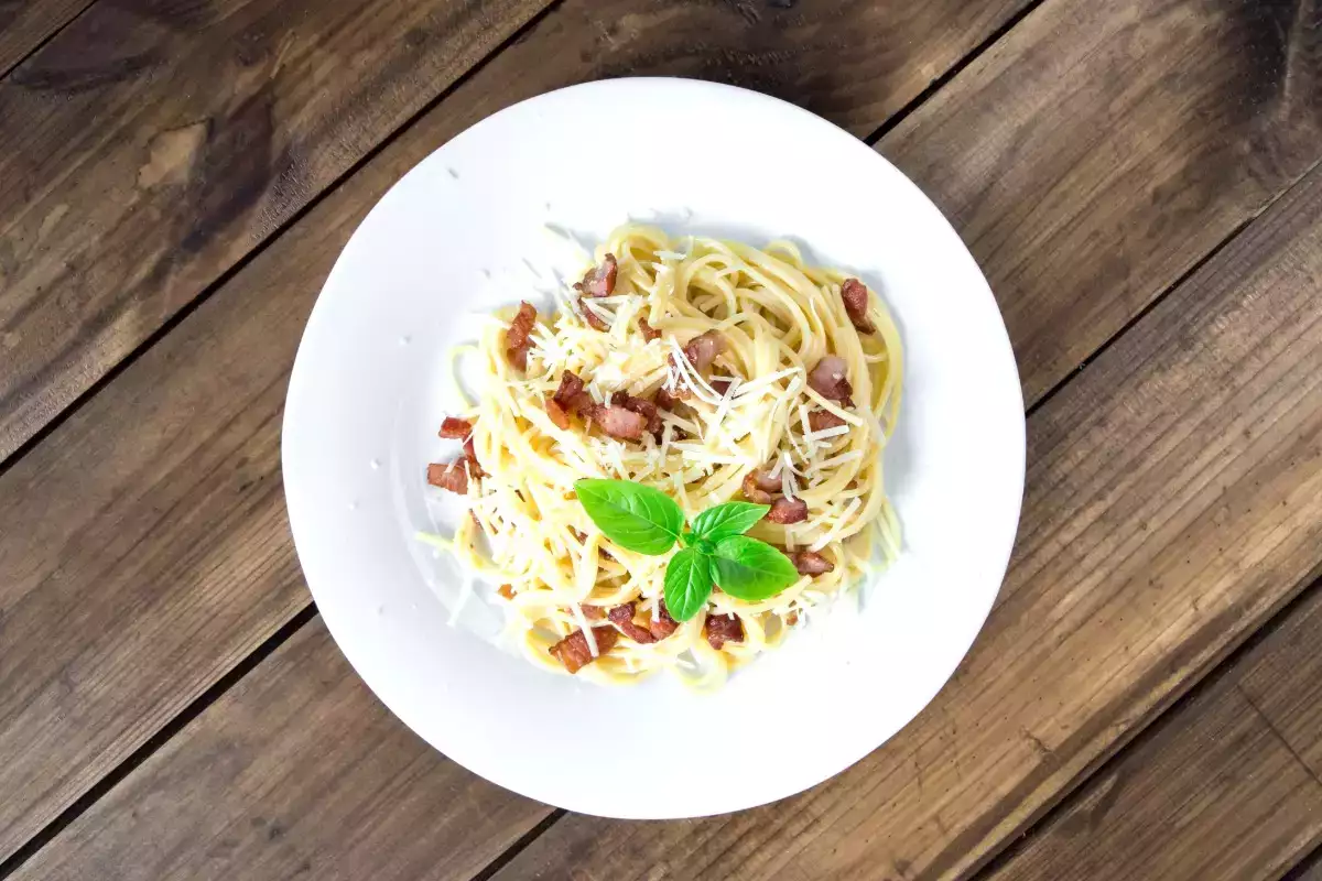 Krämig pasta carbonara: receptet som får alla att hålla med hemma