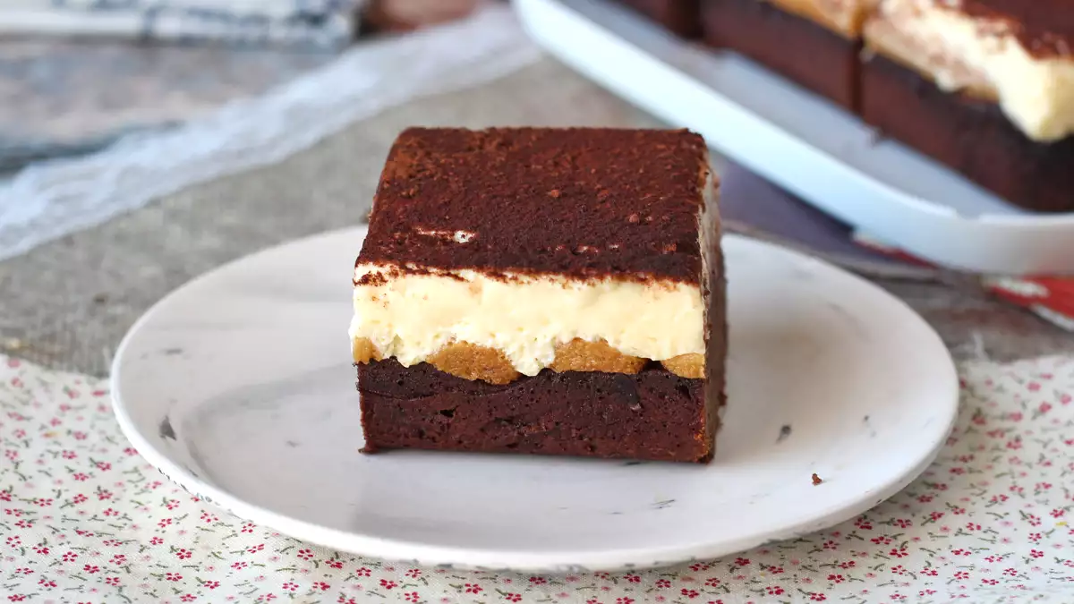 Har du fortfarande inte bestämt dig mellan brownie och tiramisu? Den här desserten gör slut på dilemmat med en oemotståndlig kombination
