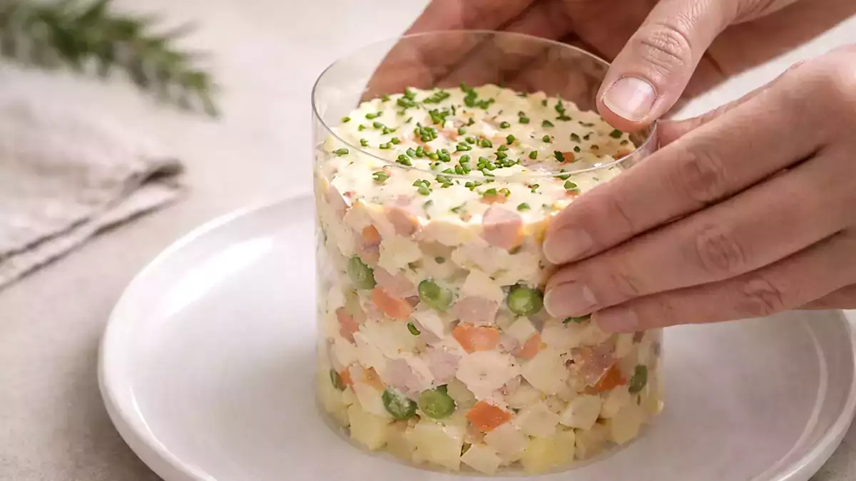 Utan pläteringsring och med gäster: Tricket som räddar presentationen av dina rätter (med något du redan har hemma).