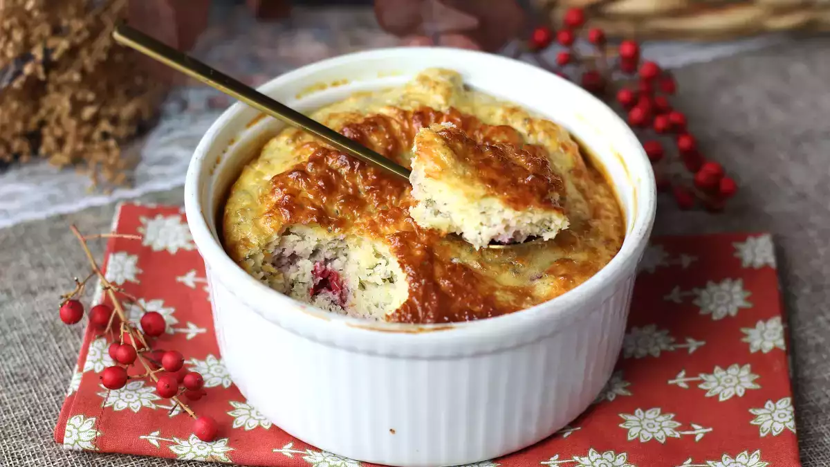 Den här proteinkakan med röd frukt har blivit min favoritplan B när jag vill ha något sött utan att känna mig skyldig.