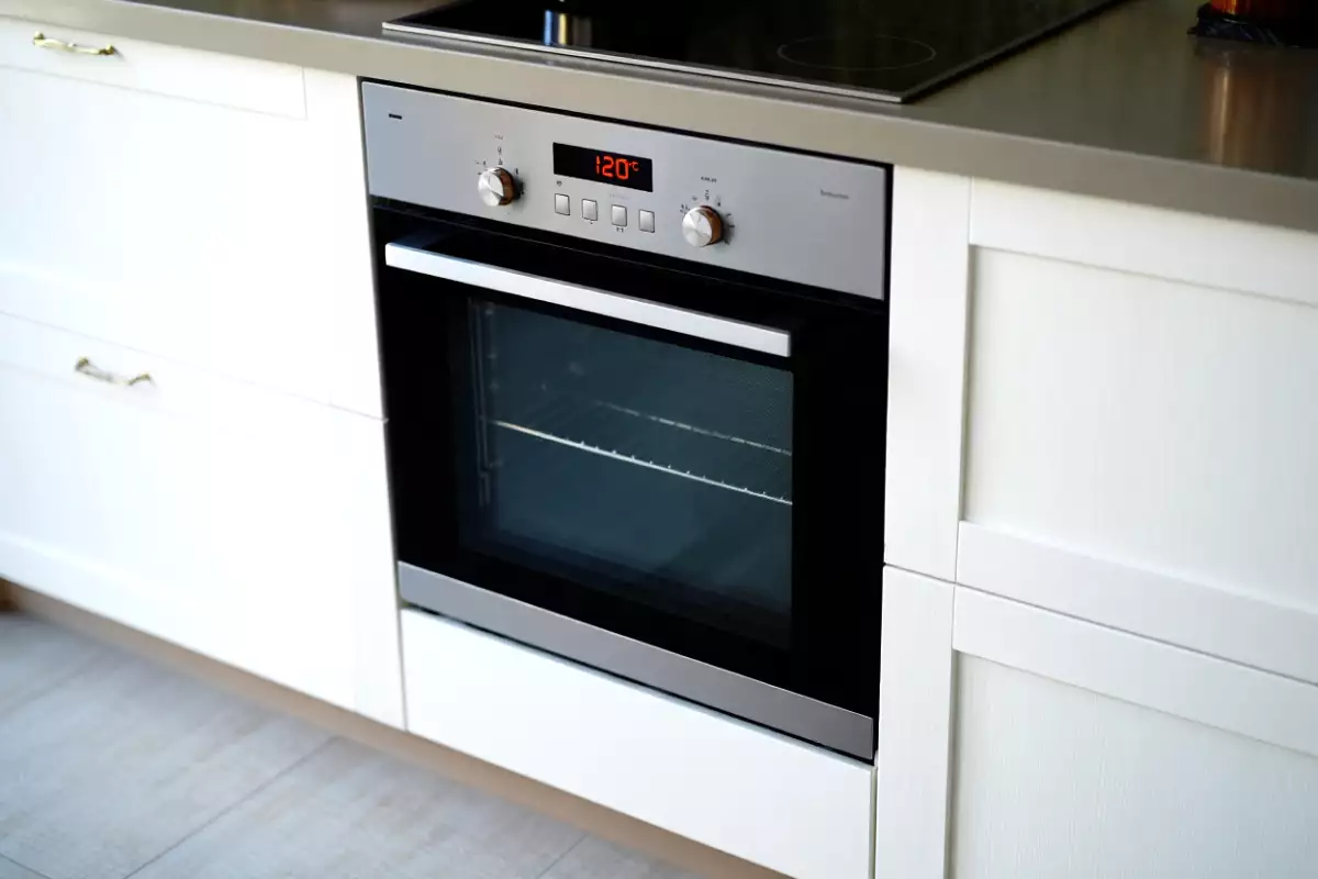 Varför välja en fläktassisterad ugn? De verkliga fördelarna i den dagliga användningen