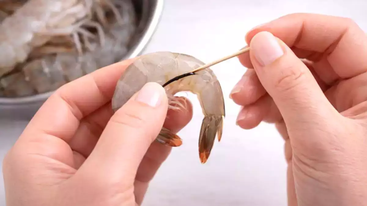 Äter du räkor med svart linje? Ta reda på vad du kanske äter utan att veta om det