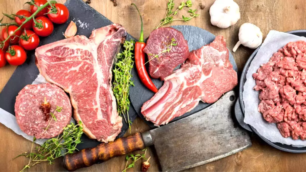 Varför kött alltid ska tas ut ur kylskåpet före tillagning (och hur länge)