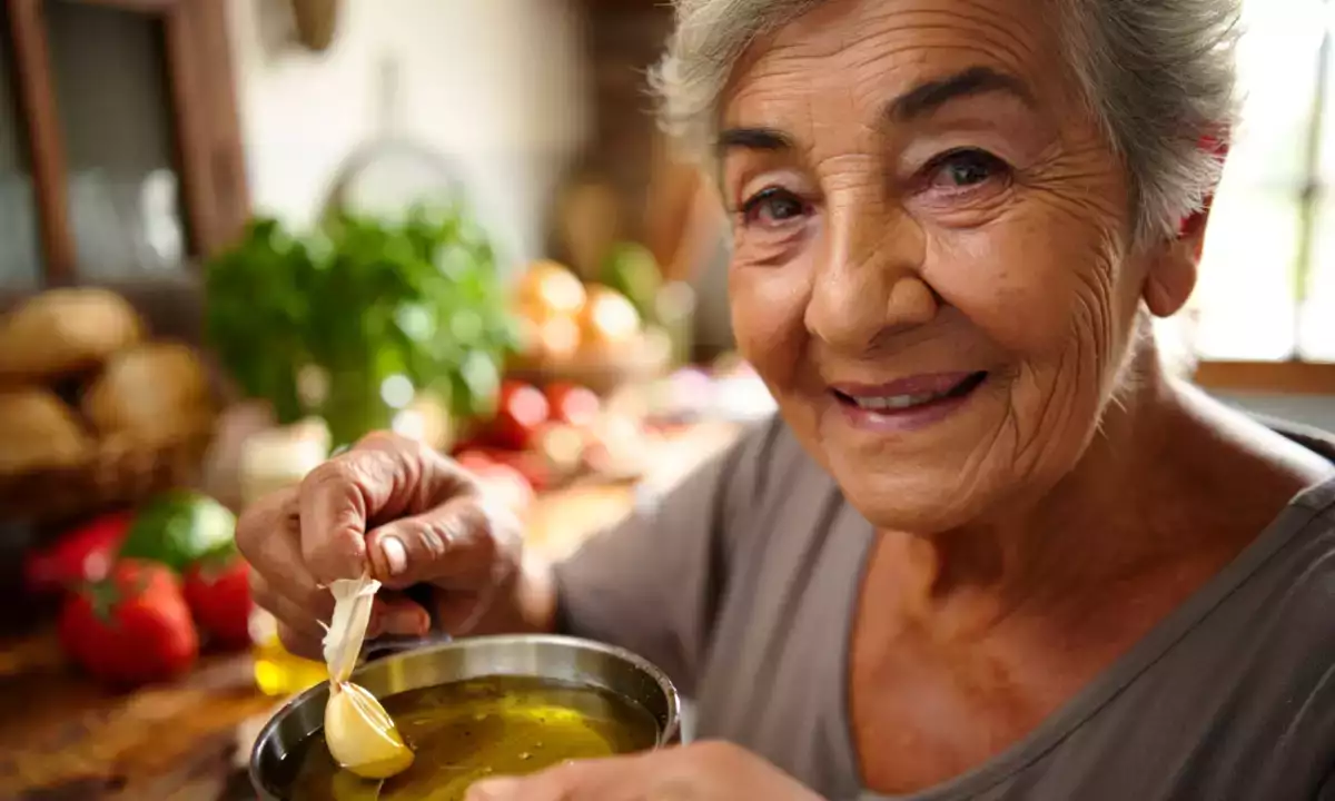 Mormor har alltid vetat: vitlök måste tas bort och anledningen till det är inte vad du tror