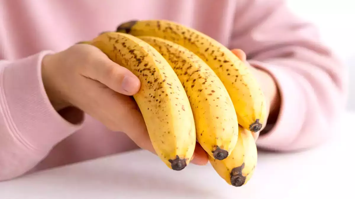 Så här får du bananer att hålla längre och förhindrar att de blir svarta för snabbt