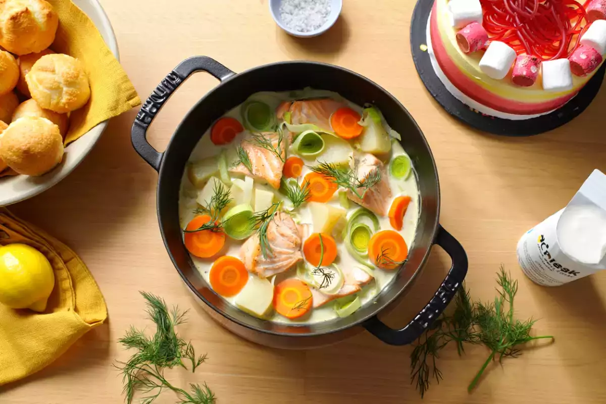 Dagliga menyn, 22 april : En smakfull resa med ostgougères, laxgryta och godistårta