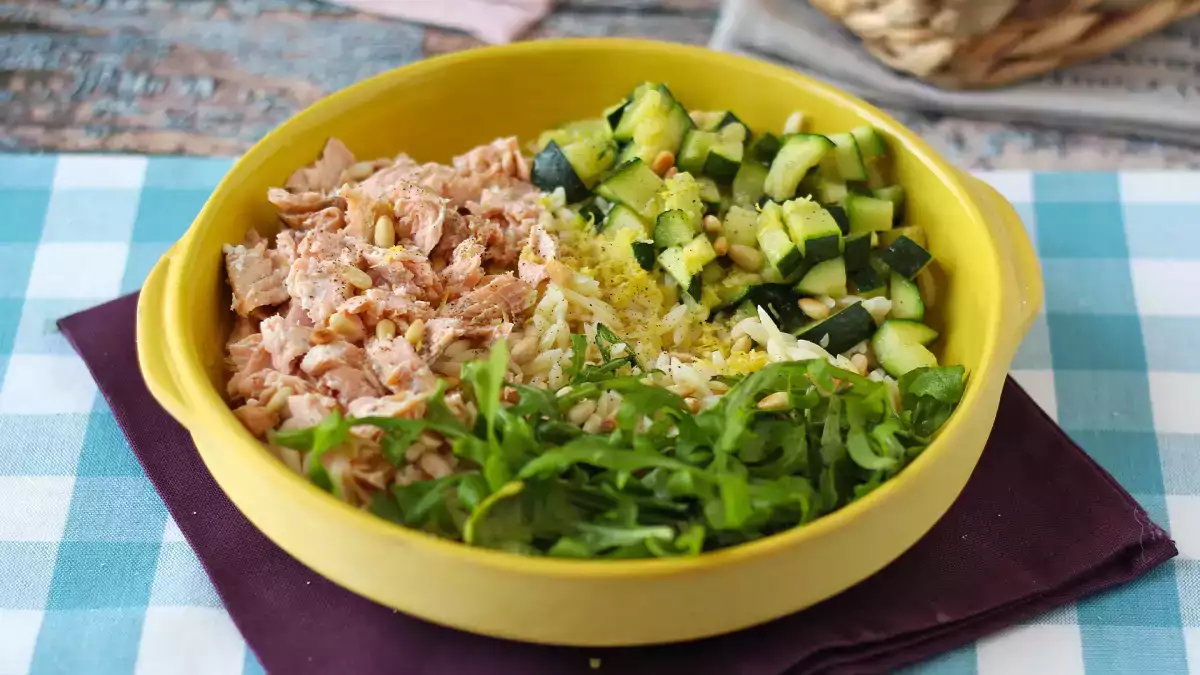 Orzo: vad det är, hur man tillagar det och varför denna lilla pasta fungerar så bra i soppor, sallader och krämiga rätter.