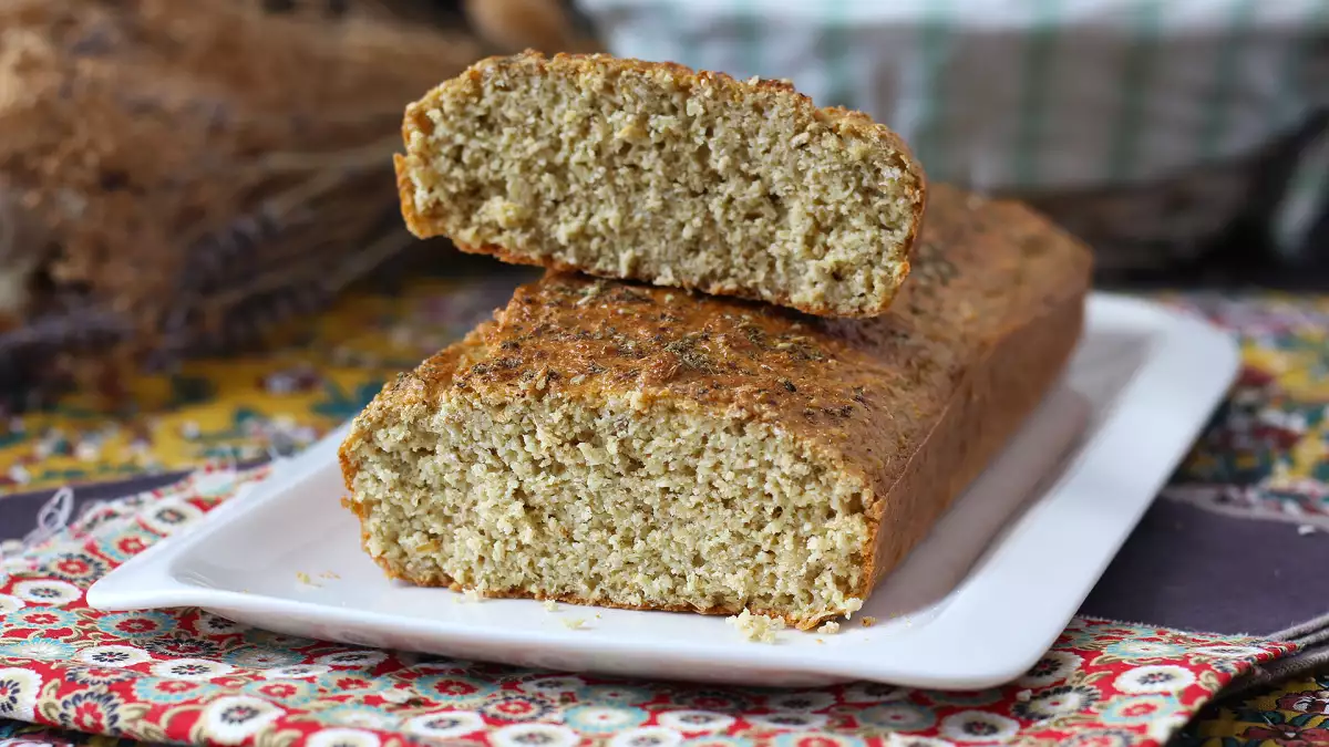 Letar du efter ett mer lättsmält bröd? Du kanske gillar det här vita mjölfria receptet!