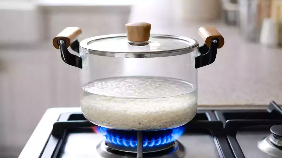 Du behöver inte mäta upp vatten: det enkla knepet för löst ris som nästan ingen använder