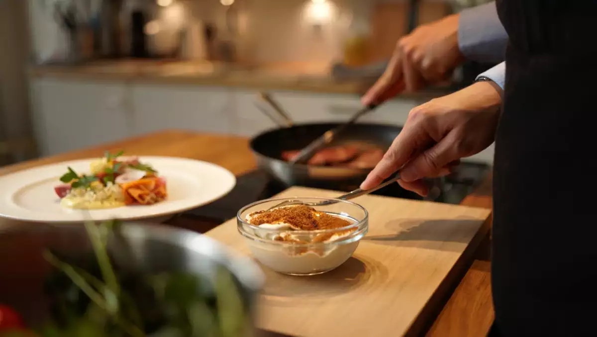 Dagens meny, 25 maj: en festlig aperitif, saftigt ankbröst och krämig vaniljäggkräm
