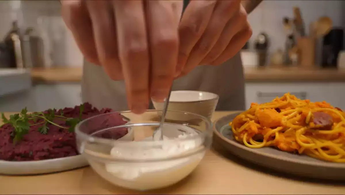 Dagens meny, 19 maj: en smakfull resa med auberginekaviar, pasta och hasselnötskräm