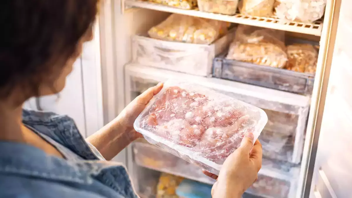 Glömt att tina upp? Detta enkla trick fixar det på några minuter och räddar alla måltider