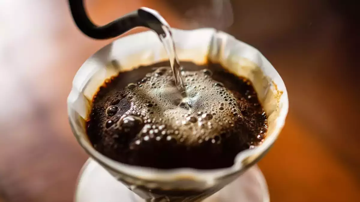 Jag tyckte att det var överdrivet att lägga kanel i kaffet innan man silar det, tills jag upptäckte den oväntade effekten som förändrade allt