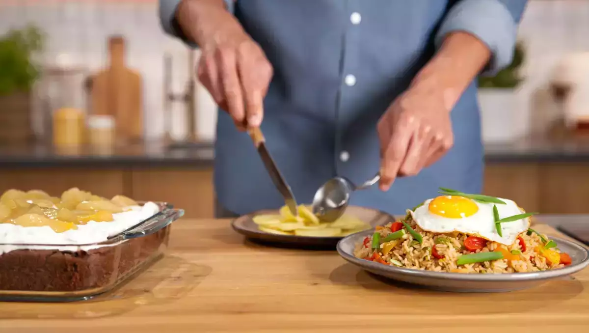 Dagens meny, 29 juni: läckra potatischips, indonesisk Nasi Goreng och päron- och chokladtårta
