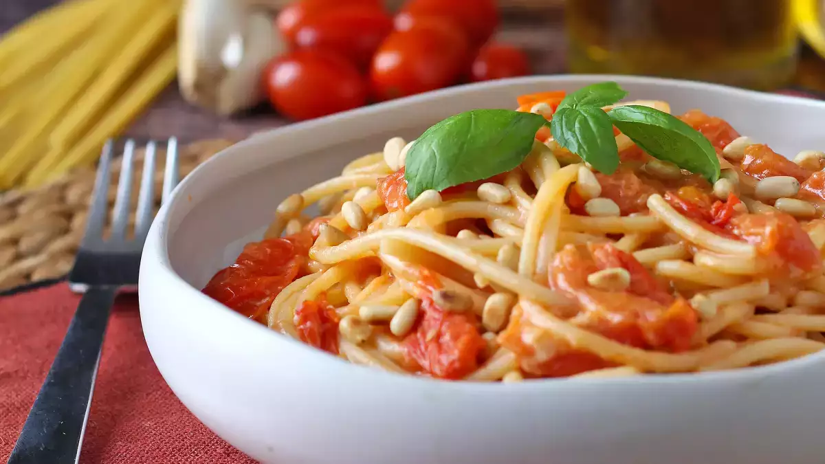 Har du små tomater i kylen men inga idéer? 24 smarta, fräscha och oemotståndliga recept för att rädda dem direkt!