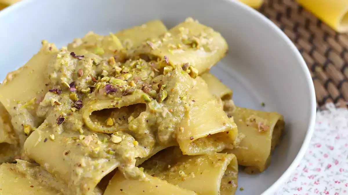 8 enkla och smakrika sommarrätter: snabba recept som du kan servera direkt